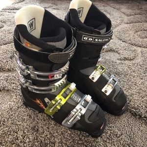Salomon Ski Boots Size 7 (5.5 Youth) NEW